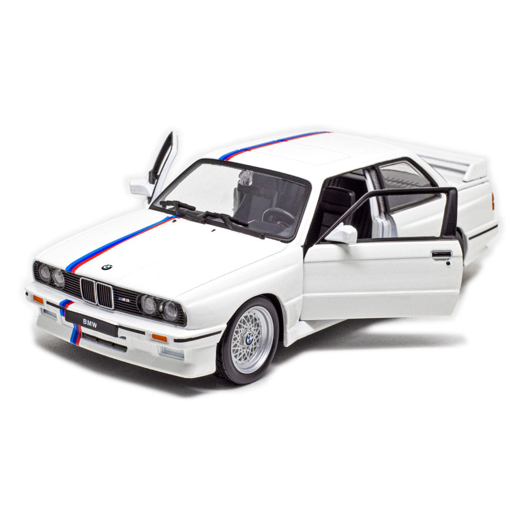BMW M3 (E30) 1988 em Escala 1:24