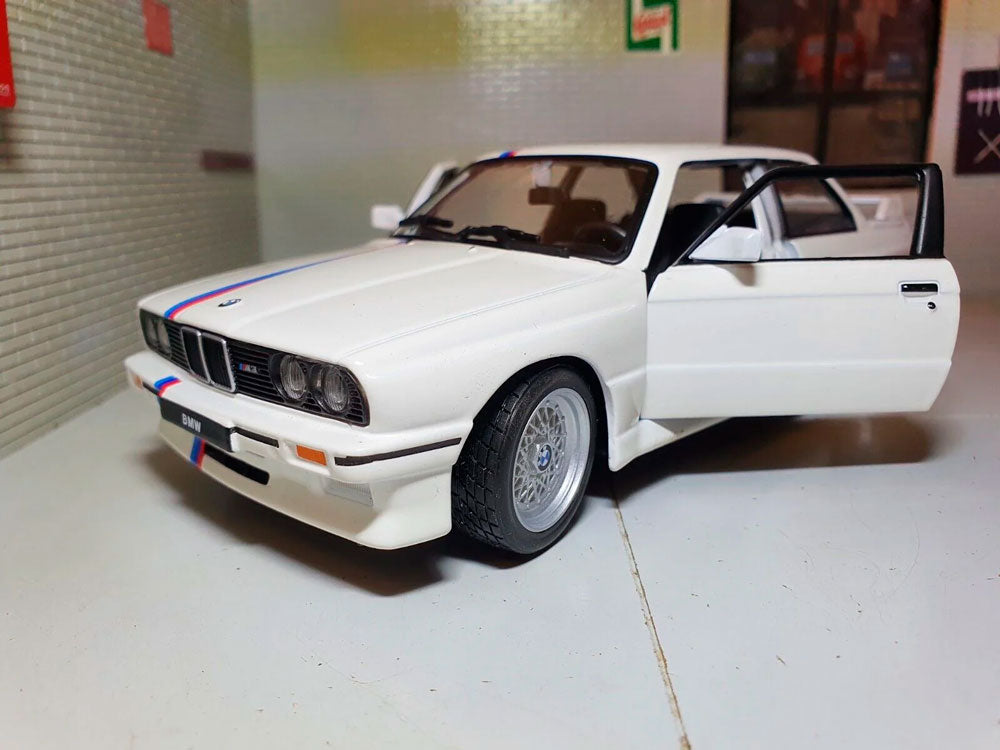 BMW M3 (E30) 1988 em Escala 1:24