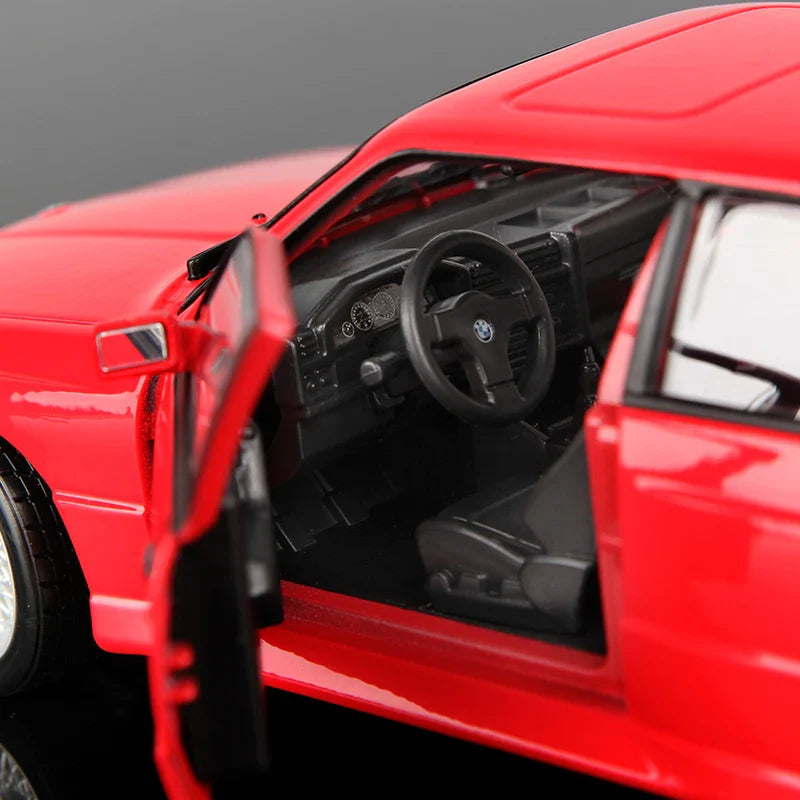 BMW M3 (E30) 1988 em Escala 1:24