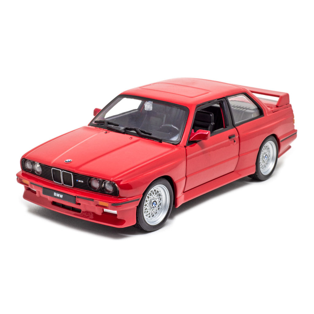 BMW M3 (E30) 1988 em Escala 1:24